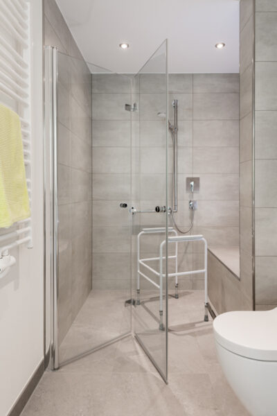 Behindertengerechte Dusche - Badezimmerfotografie in Bergisch Gladbach